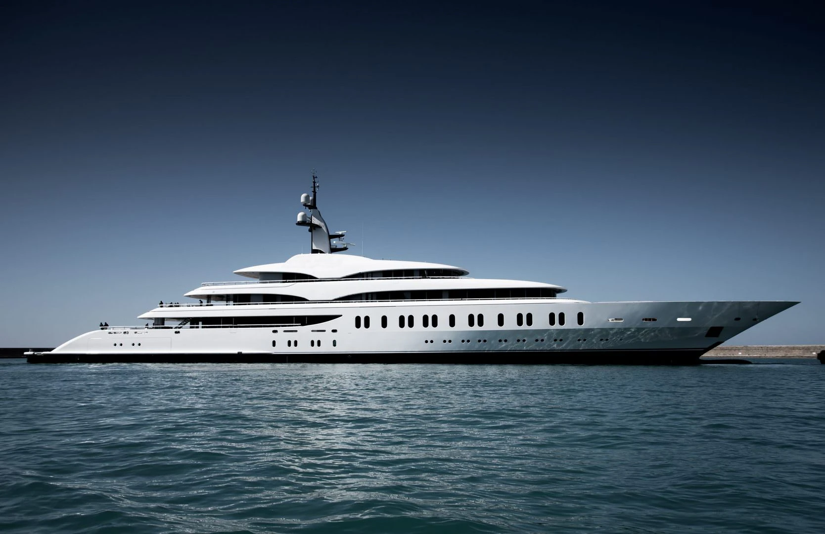Benetti Giga FB275